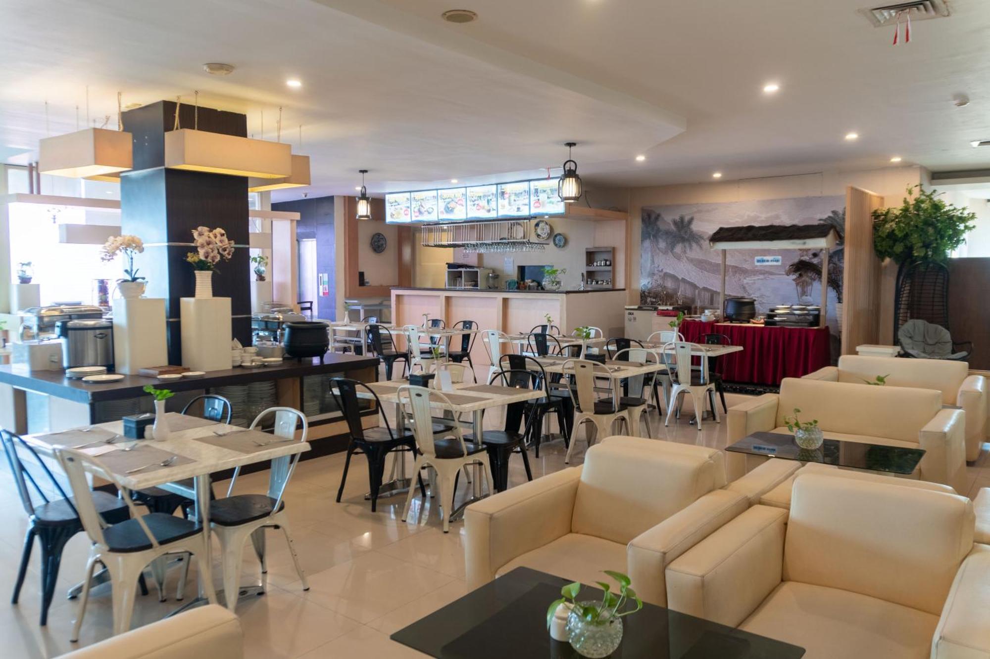 Muara Hotel And Mall Ternate Exterior photo